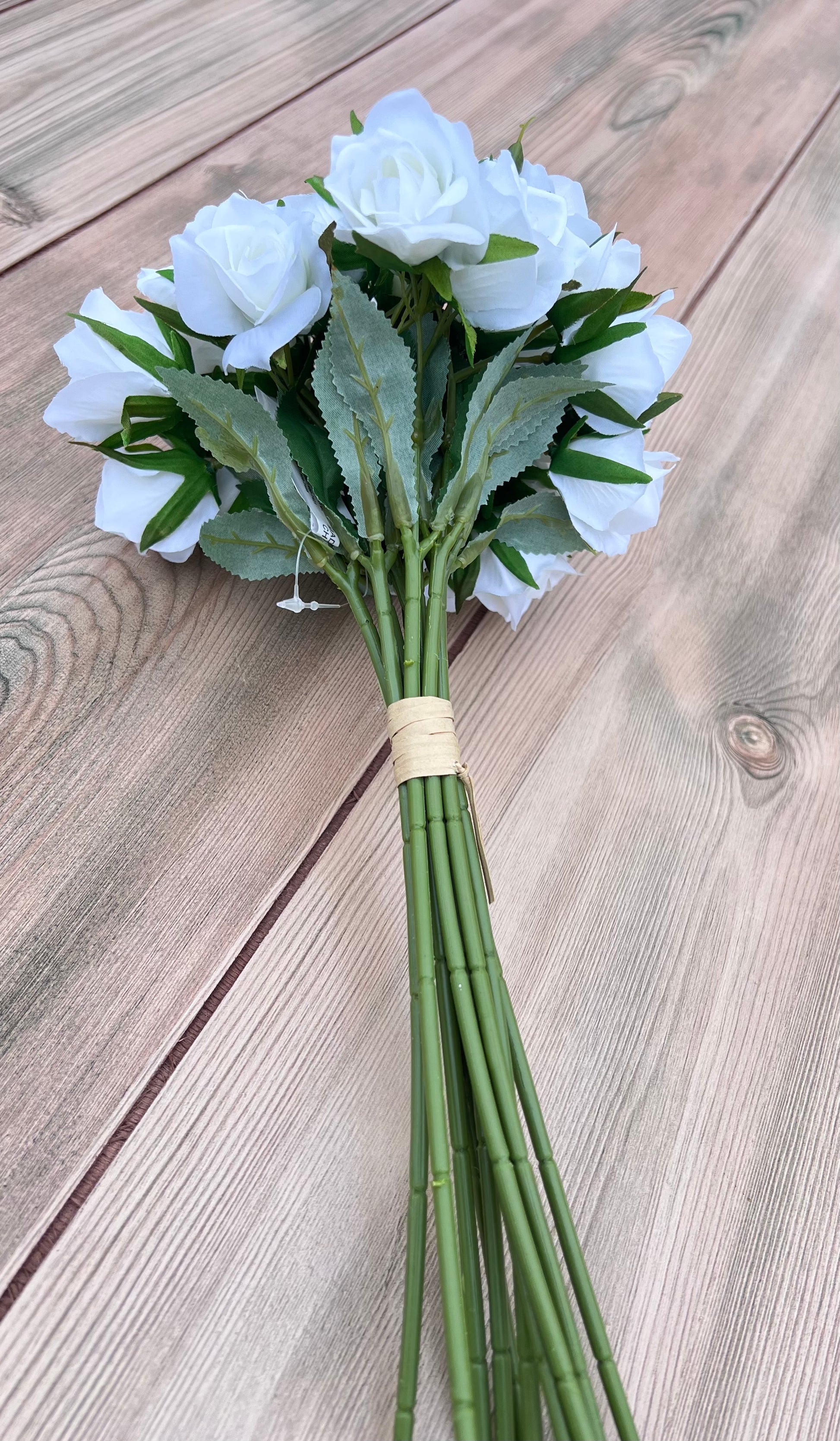 White Rose Bundle highlighting stem construction, bundle mechanics, attachment points, and overall floral framework